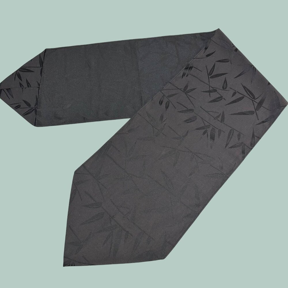 Two Tone Black Bamboo Leaf Patterned Table Runner Asian Flair 14" x 72" Elegant